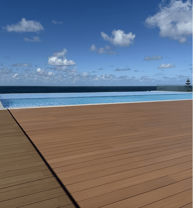 Deck WPC coextruido - Edificio Acqua