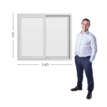 Ventana corrediza de PVC doble vidrio, medida 1,40 x 1,20 metros, con referencia de altura de persona.