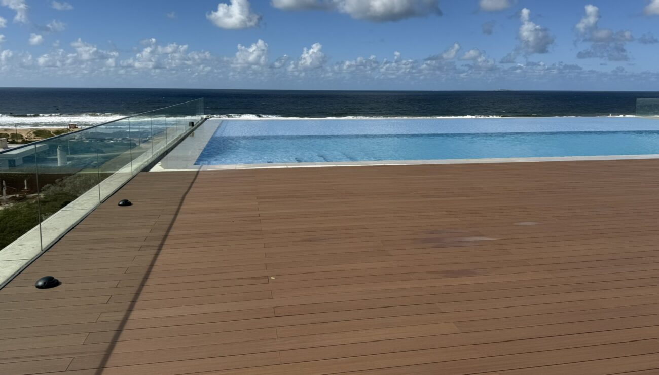 Deck WPC - Edificio Acqua