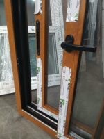 Ventana corrediza PVC Roble 117.5x112.5 cm con mosquitero - Imagen 5