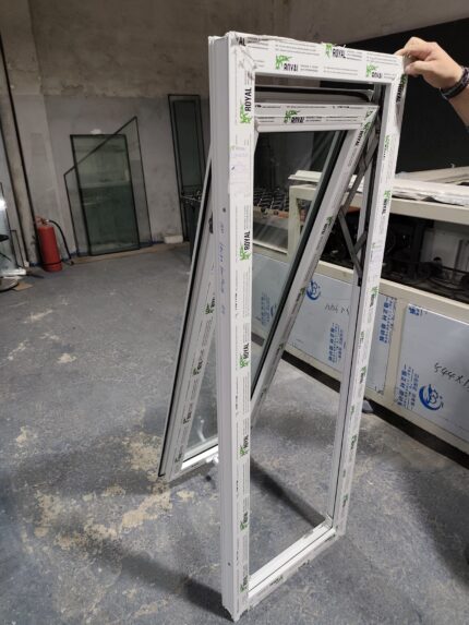 VENTANA PROYECTANTE